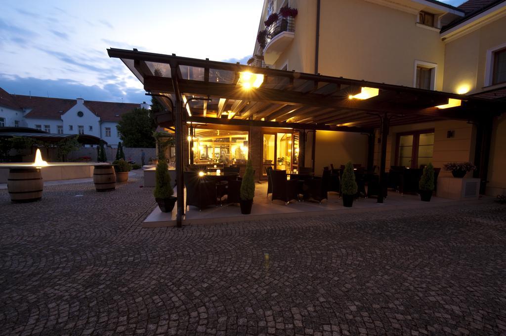 Hotel Princess Lednice Bagian luar foto