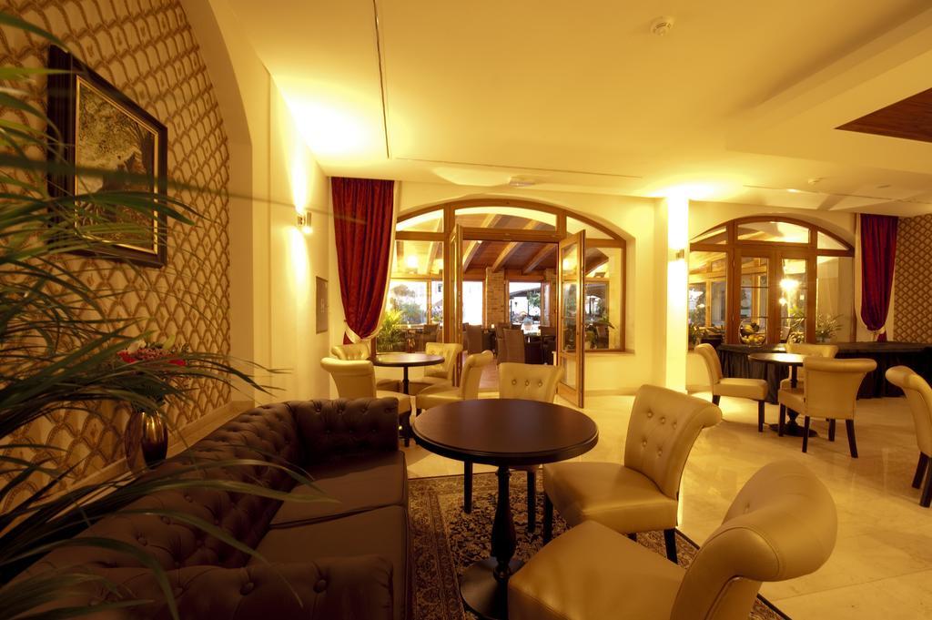Hotel Princess Lednice Bagian luar foto