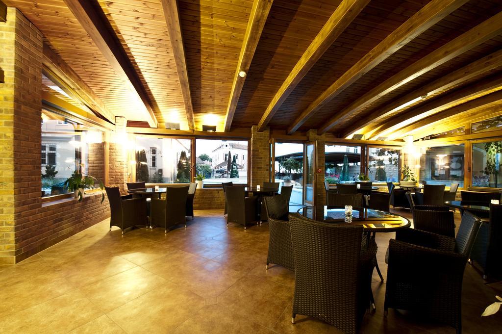 Hotel Princess Lednice Bagian luar foto
