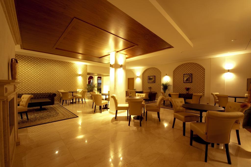 Hotel Princess Lednice Bagian luar foto