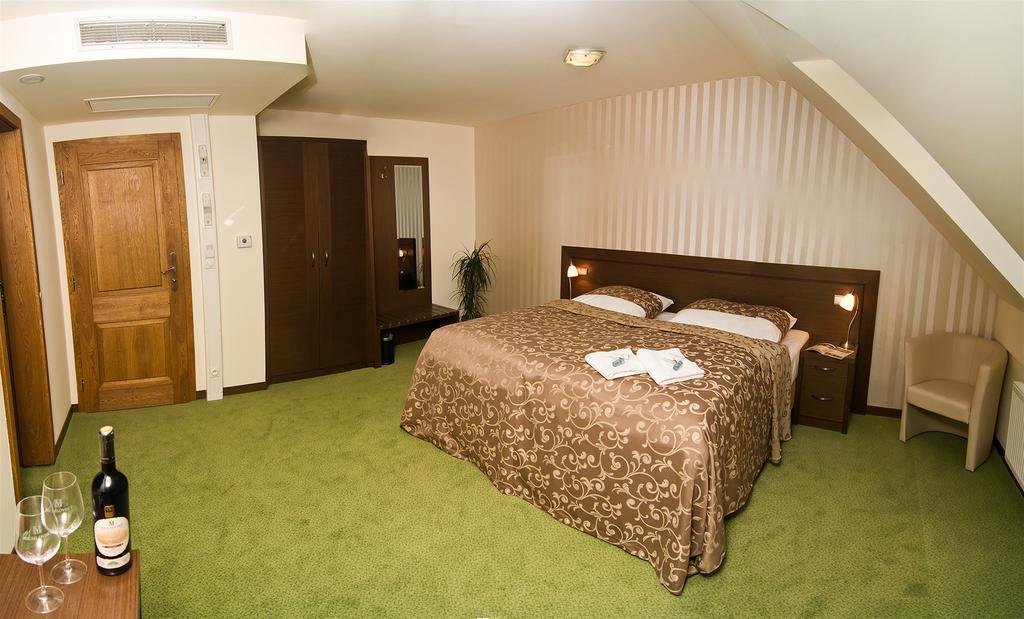 Hotel Princess Lednice Ruang foto