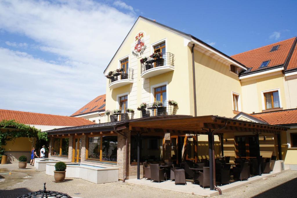 Hotel Princess Lednice Bagian luar foto